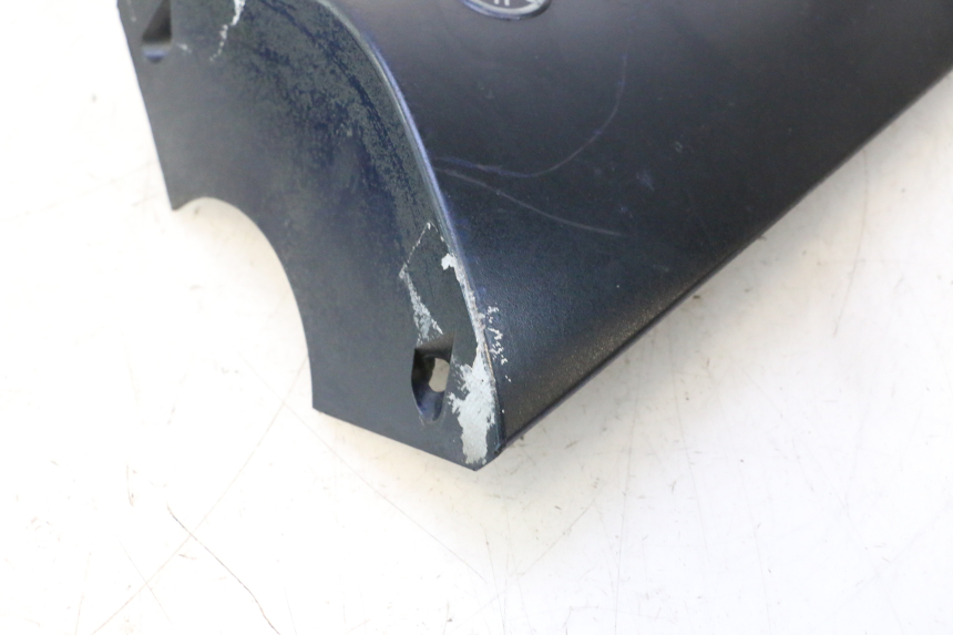 photo de CARENADO FRONTAL SUPERIOR YAMAHA YP MAJESTY 125 (2002 - 2006) - Primer plano técnico