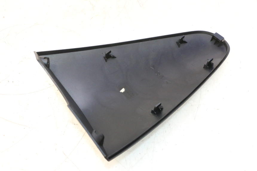 photo de CARENADO FRONTAL SUPERIOR YAMAHA YP MAJESTY 125 (2002 - 2006) - Detalles de los puntos de fijación