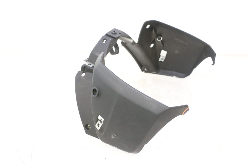 photo de CARENADO FRONTAL PEUGEOT TKR TREKKER FURIOUS 50 (2005 - 2014) - Detalles de los puntos de fijación