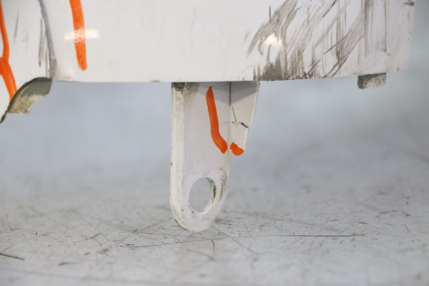 photo de CARENADO FRONTAL PEUGEOT TWEET PRO CARGO 50 (2018 - 2022) - Enfoque en la estructura