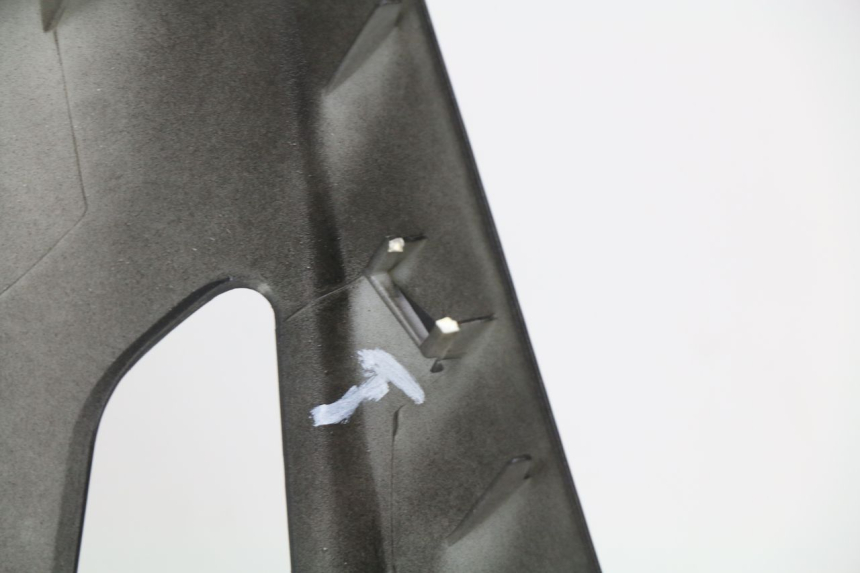 photo de CARENADO FRONTAL RAZZO VENICE 50 (2009 - 2014) - Primer plano técnico