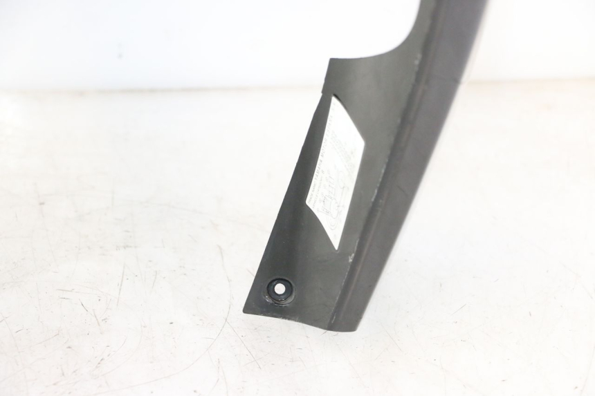 photo de CARENADO FRONTAL YAMAHA YP MAJESTY 125 (2007 - 2010) - Enfoque en la estructura