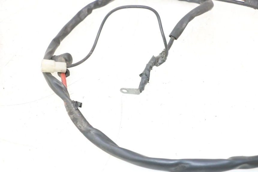 photo de CABLEADO DE LA BATERíA YAMAHA YP MAJESTY 125 (2002 - 2006) - Primer plano técnico