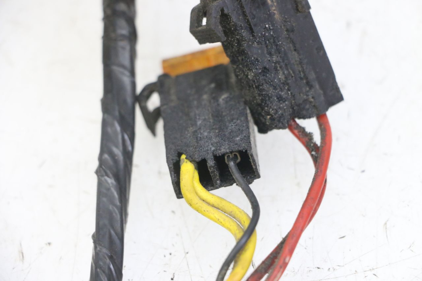 photo de CABLEADO PEUGEOT ELYSEO 125 (1999 - 2004) - Detalles de los puntos de fijación