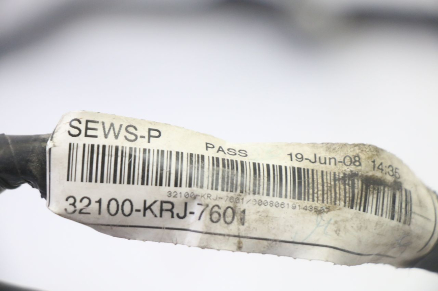 photo de CABLEADO HONDA FES S-WING SWING ABS 125 (2007 - 2015) - Primer plano técnico