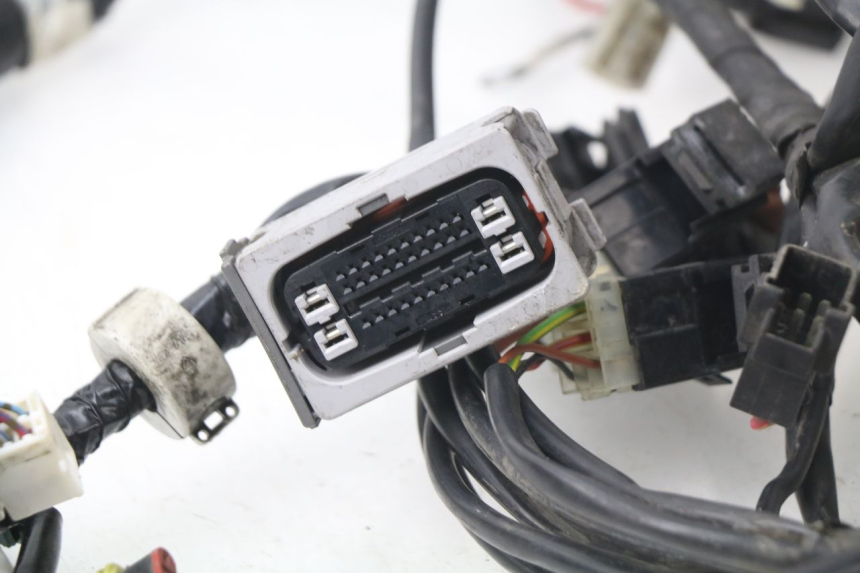 photo de CABLEADO YAMAHA FJR ABS 1300 (2006 - 2012) - Primer plano técnico