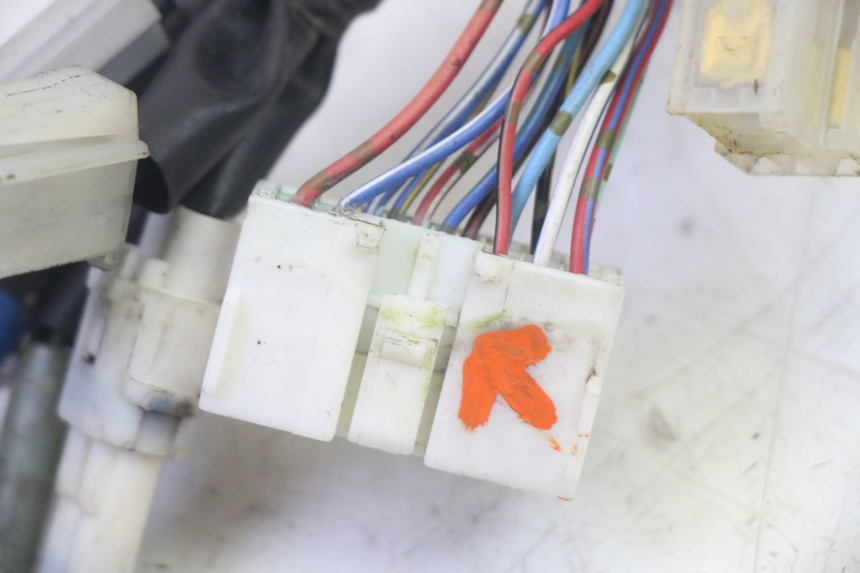 photo de CABLEADO YAMAHA FZ6 N FAZER 600 (2004 - 2006) - Primer plano técnico