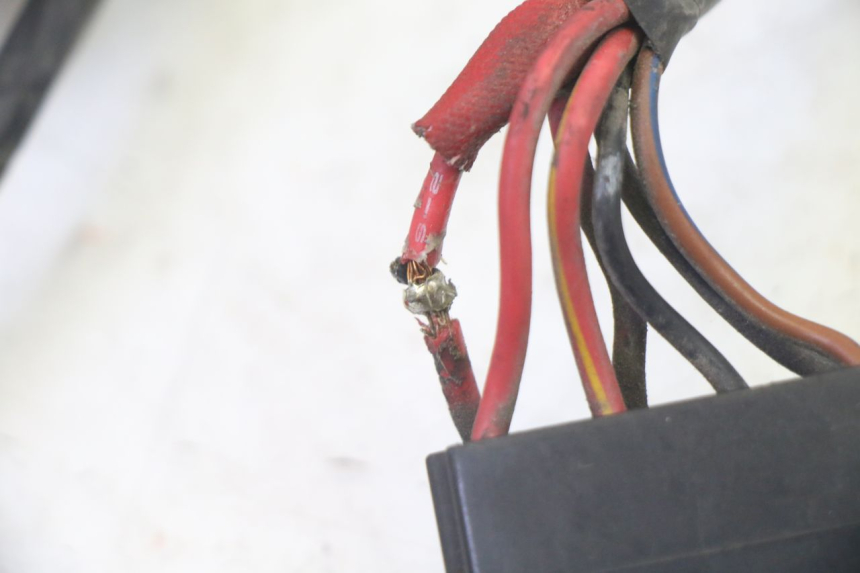 photo de CABLEADO KYMCO GRAND DINK 125 (2002 - 2007) - Detalles de los puntos de fijación