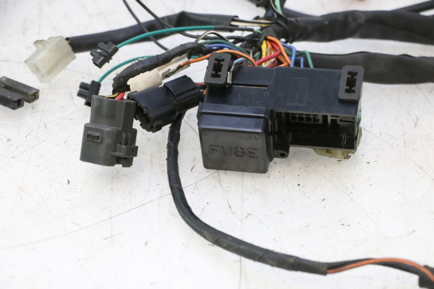 photo de CABLEADO SUZUKI GSF N BANDIT 1200 (2001 - 2005) - Primer plano de alta resolución