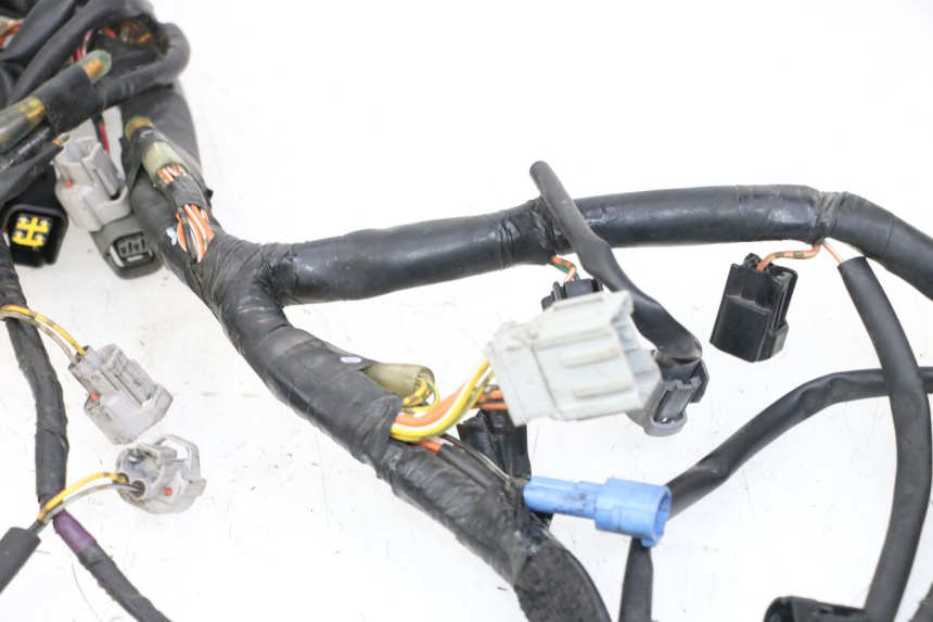 photo de CABLEADO SUZUKI GSR 750 (2011 - 2017) - Zoom sobre los componentes