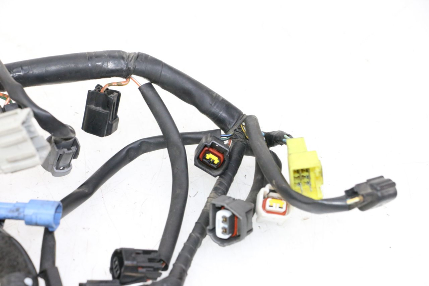 photo de CABLEADO SUZUKI GSR 750 (2011 - 2017) - Primer plano de alta resolución