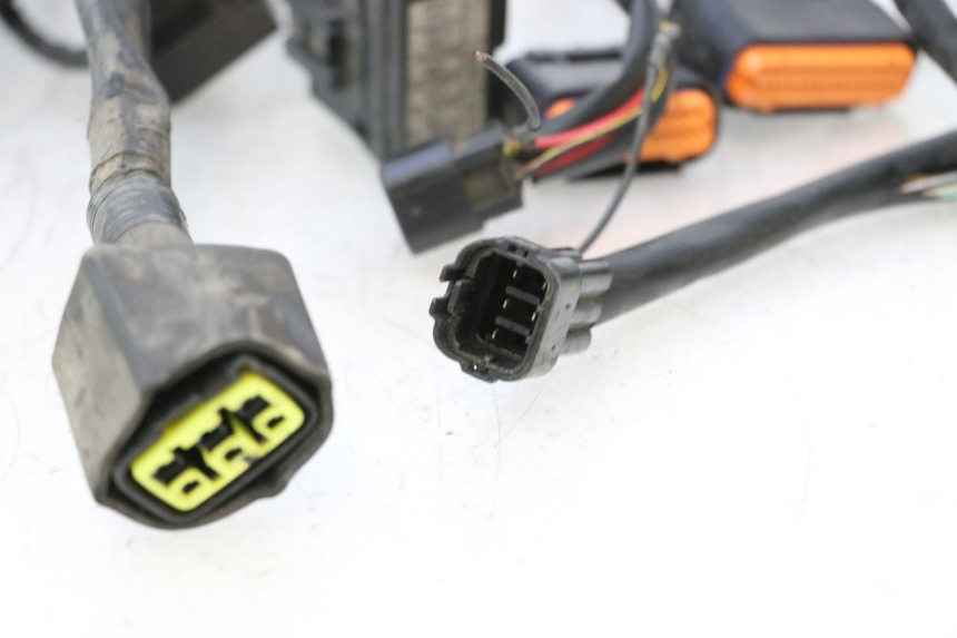 photo de CABLEADO SUZUKI GSR 600 (2005 - 2012) - Primer plano de alta resolución
