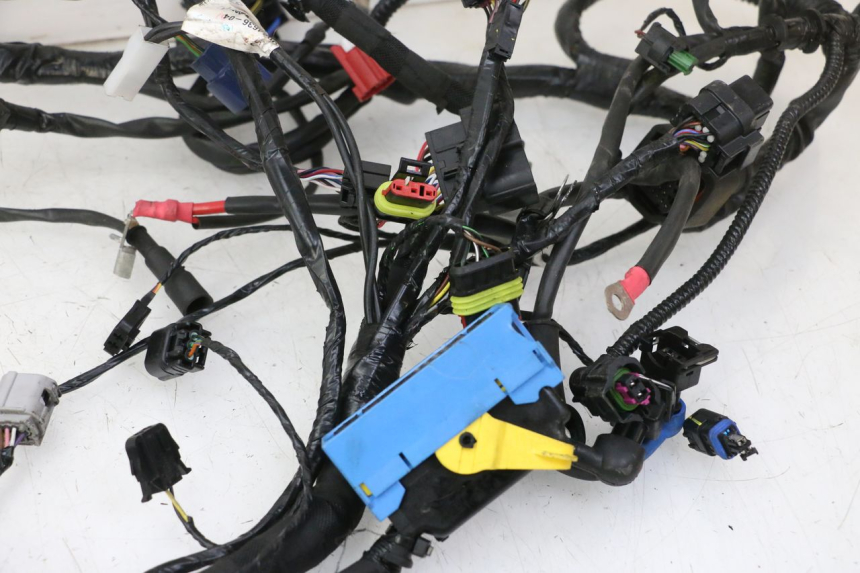 photo de CABLEADO PIAGGIO MP3 HPE 310 (2024 - 2025) - Características distintivas