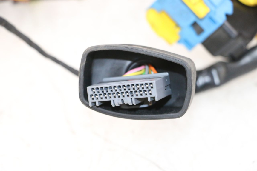 photo de CABLEADO PIAGGIO MP3 HPE 300 (2019 - 2026) - Inspección visual detallada