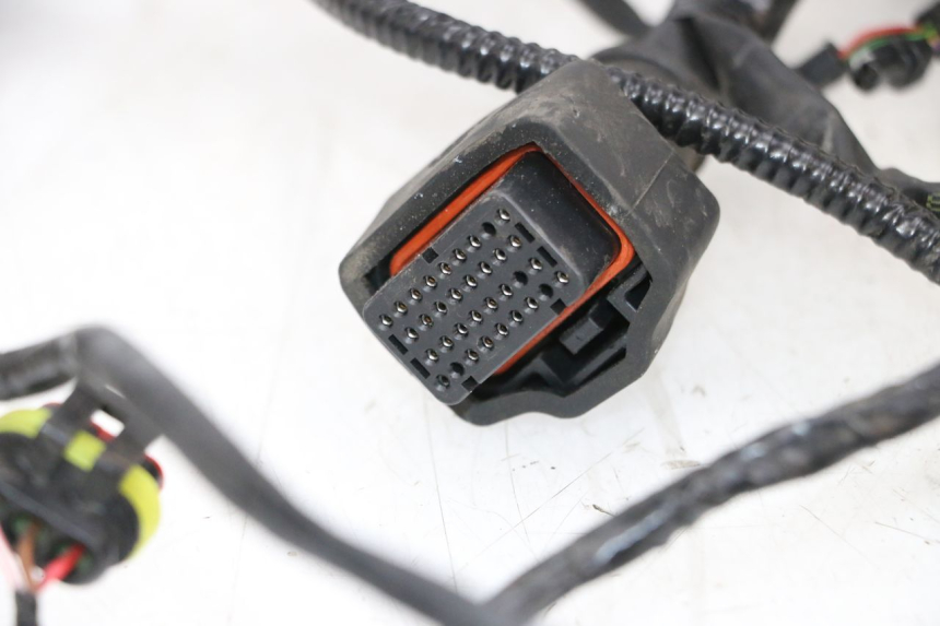 photo de CABLEADO PIAGGIO MP3 HPE 300 (2019 - 2026) - Ángulo de visión alternativo