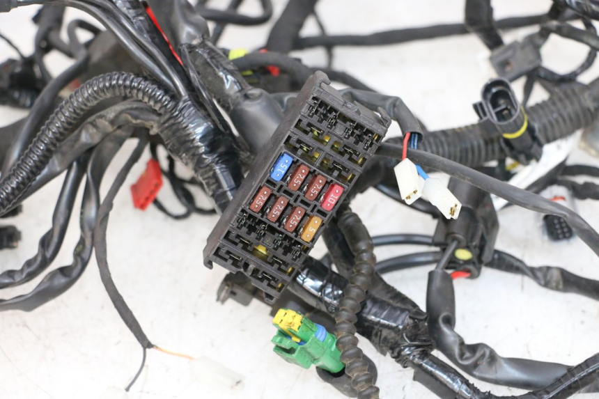 photo de CABLEADO PIAGGIO MP3 HPE 300 (2019 - 2026) - Detalles de los puntos de fijación
