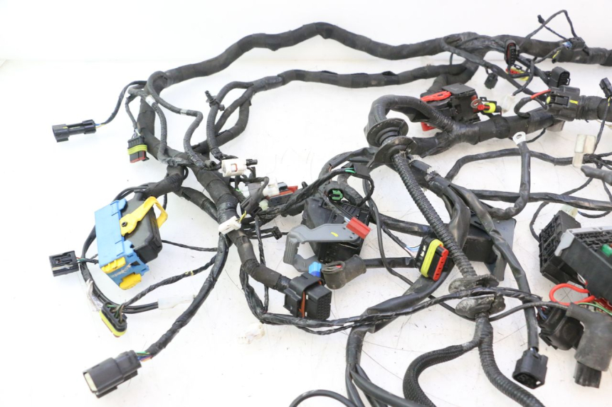 photo de CABLEADO PIAGGIO MP3 HPE 530 (2022 - 2026) - Primer plano técnico
