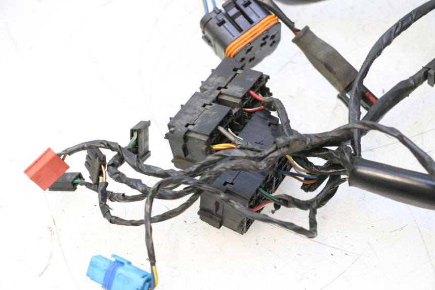 photo de CABLEADO PIAGGIO MP3 LT 400 (2007 - 2012) - Enfoque en la estructura