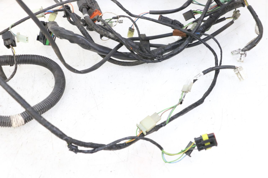 photo de CABLEADO PEUGEOT SATELIS 125 (2013 - 2018) - Detalles de los puntos de fijación