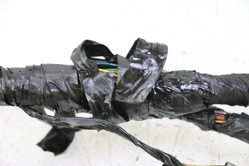 photo de CABLEADO PEUGEOT SATELIS COMPRESSOR K15 125 (2006 - 2009) - Primer plano técnico