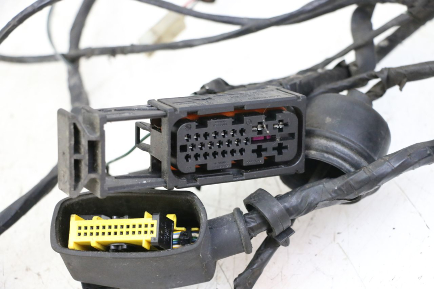 photo de CABLEADO PEUGEOT SATELIS COMPRESSOR K15 125 (2006 - 2009) - Detalles de los puntos de fijación