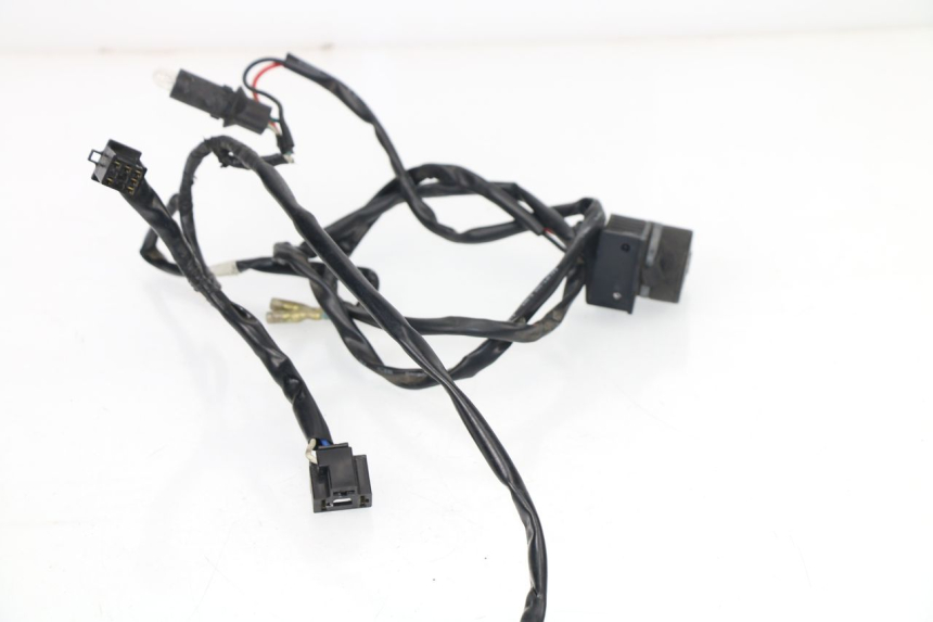 photo de FARO CABLEADO HONDA CBR R 125 (2011 - 2016) - Primer plano técnico