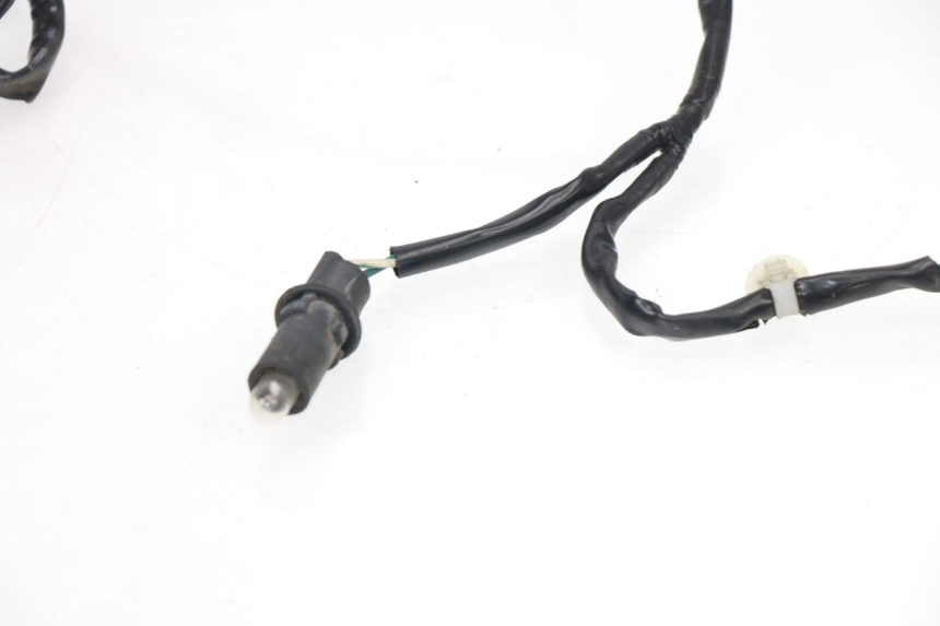 photo de FARO CABLEADO HONDA CBR R 125 (2011 - 2016) - Detalles de los puntos de fijación