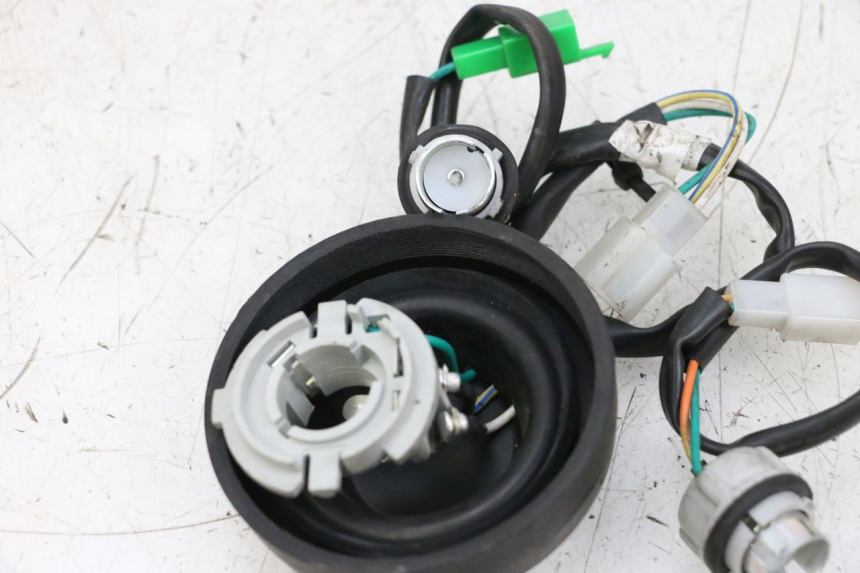 photo de FARO CABLEADO PEUGEOT KISBEE 4T 50 (2018 - 2022) - Zoom estado de uso