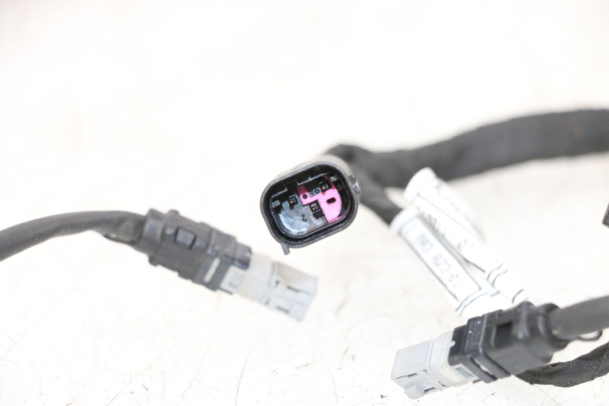 photo de FARO CABLEADO BMW R GS 1250 (2021 - 2024) - Detalles de los puntos de fijación