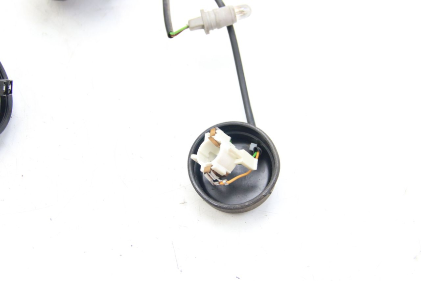 photo de CABLEADO DEL FARO PEUGEOT SATELIS COMPRESSOR K15 125 (2006 - 2009) - Primer plano técnico