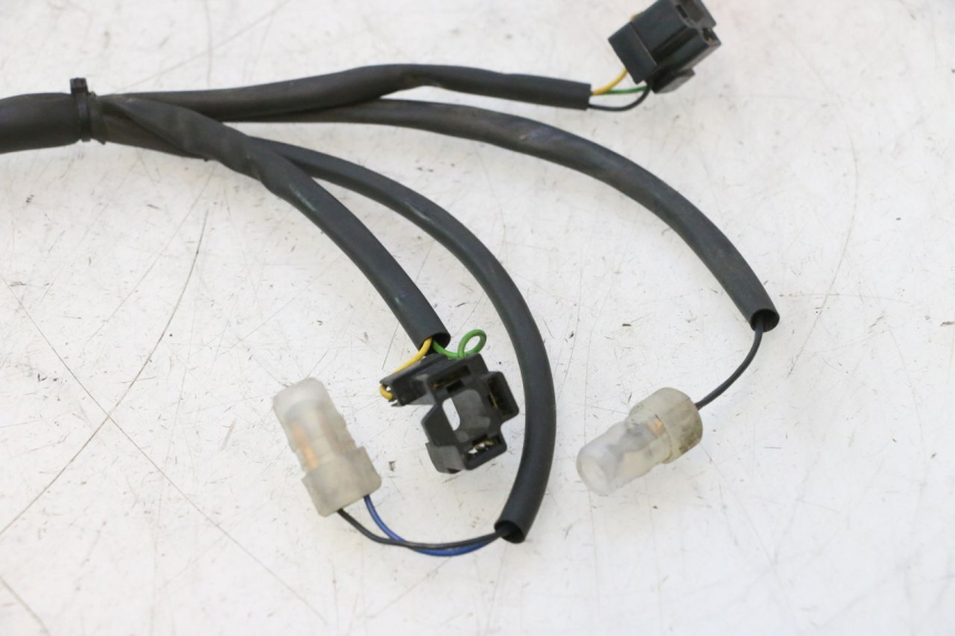 photo de CABLEADO DEL FARO YAMAHA XMAX X-MAX 125 (2006 - 2009) - Primer plano técnico