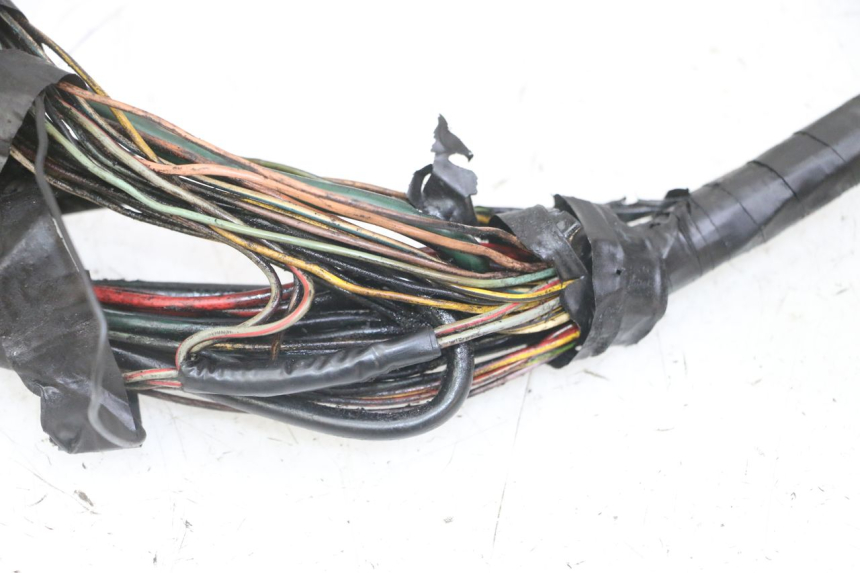 photo de CABLEADO PEUGEOT SATELIS COMPRESSOR K15 125 (2006 - 2009) - Primer plano técnico