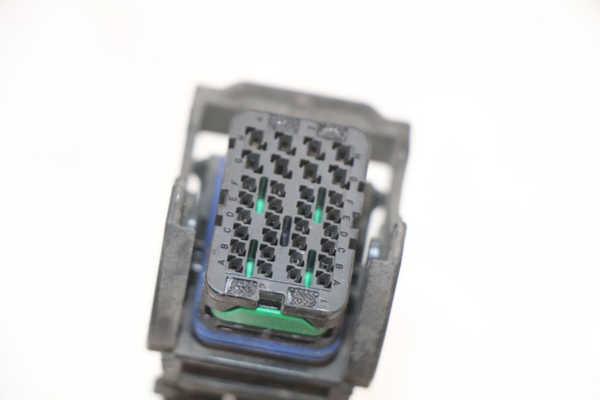 photo de CABLEADO PEUGEOT SATELIS 125 (2010 - 2012) - Detalles de los puntos de fijación