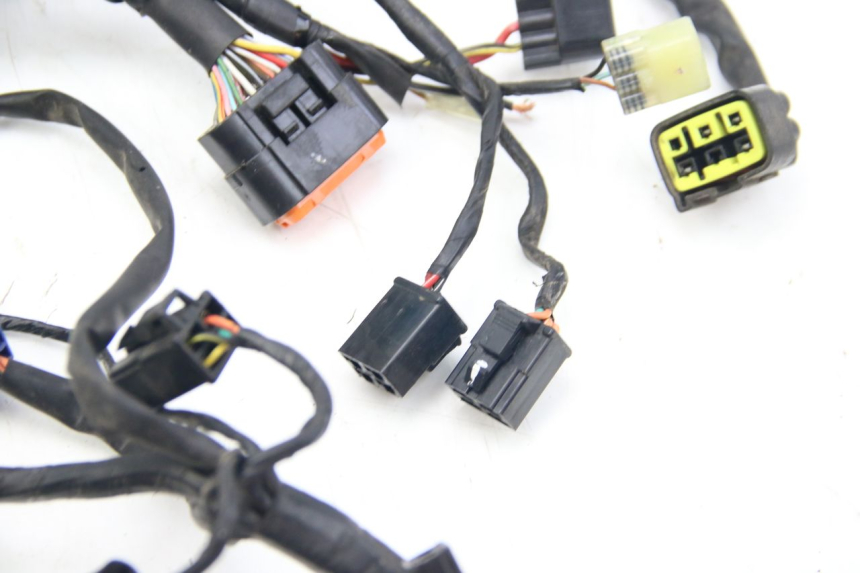 photo de CABLEADO SUZUKI SIXTEEN 125 (2008 - 2010) - Detalles de los puntos de fijación