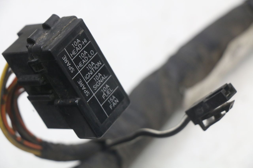 photo de CABLEADO SUZUKI GSR 750 (2011 - 2017) - Primer plano técnico