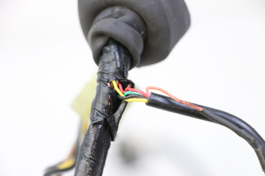 photo de CABLEADO SUZUKI SV S 650 (2003 - 2009) - Primer plano técnico