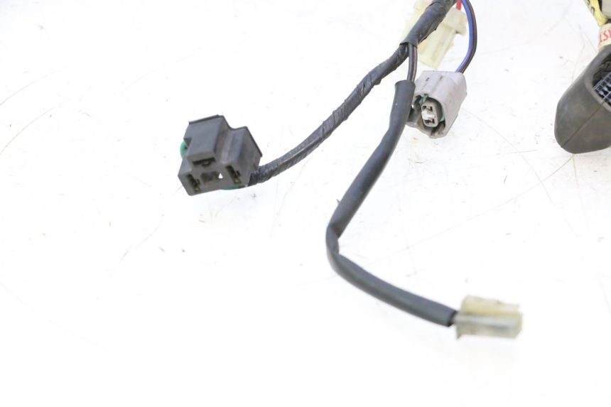 photo de CARENADO FRONTAL CABLEADO YAMAHA FJR 1300 (2001 - 2005) - Zoom sobre los componentes