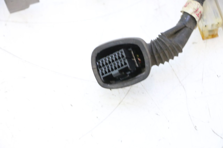 photo de CARENADO FRONTAL CABLEADO YAMAHA FJR 1300 (2001 - 2005) - Marcados y referencias originales
