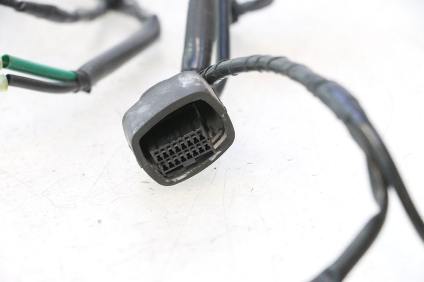 photo de CARENADO FRONTAL CABLEADO YAMAHA FZ8 800 (2010 - 2016) - Detalle de la pieza
