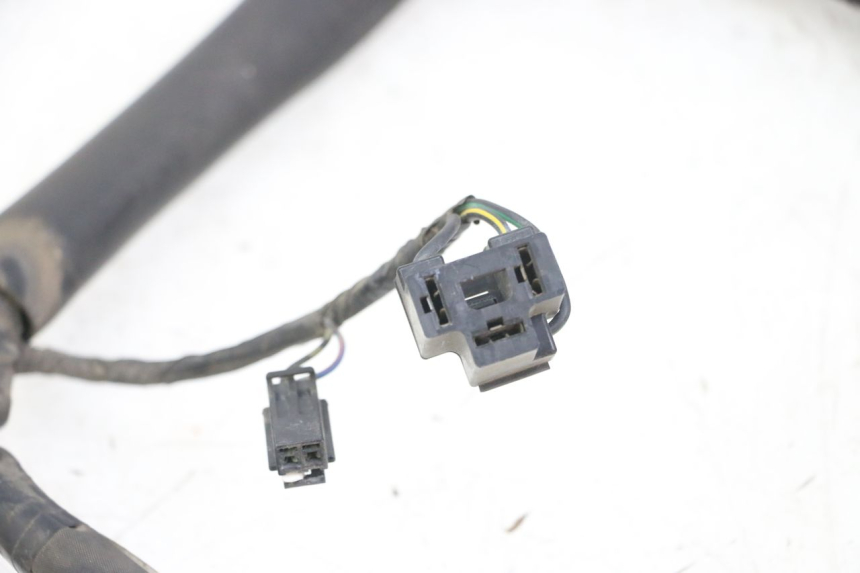 photo de CARENADO FRONTAL CABLEADO YAMAHA FZS FAZER 600 (2001 - 2003) - Primer plano técnico