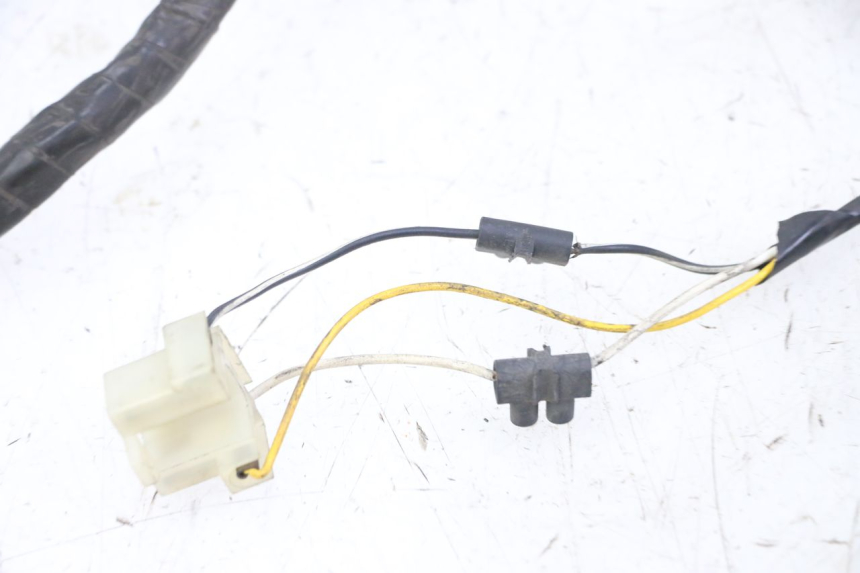 photo de CABLEADO SUZUKI UH BURGMAN 125 (2002 - 2006) - Detalles de los puntos de fijación