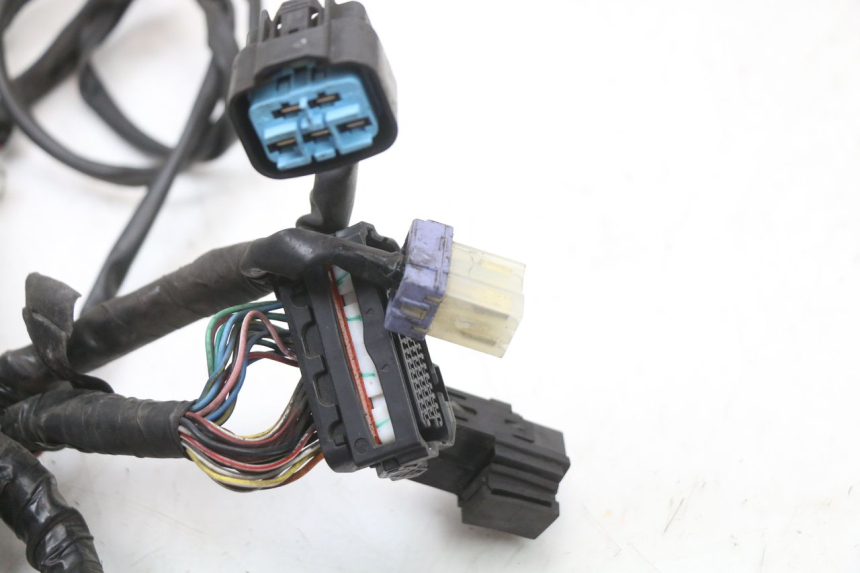 photo de CABLEADO YAMAHA XMAX X-MAX ABS 125 (2017 - 2020) - Zoom sobre los componentes