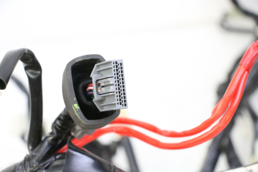 photo de CABLEADO YAMAHA XMAX X-MAX 125 (2021 - 2025) - Detalles de los puntos de fijación