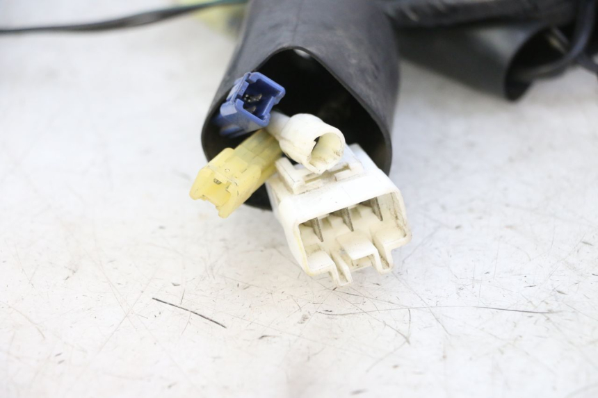 photo de CABLEADO YAMAHA XJ6 ABS 600 (2008 - 2016) - Zoom sobre los componentes