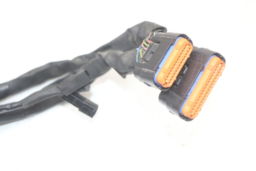 photo de CABLEADO YAMAHA FZ1 FAZER 1000 (2007 - 2009) - Detalles de los puntos de fijación