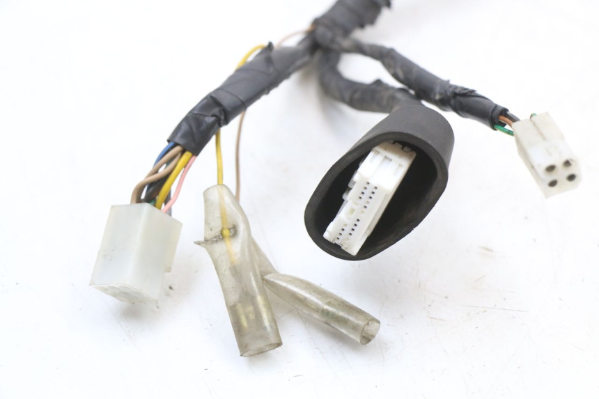 photo de CABLEADO YAMAHA YP MAJESTY 125 (2002 - 2006) - Detalles de los puntos de fijación