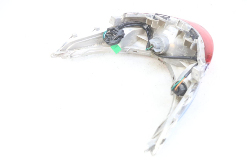 photo de LUZ TRASERA KYMCO AGILITY 16+ 4T 50 (2018 - 2023) - Detalles de los puntos de fijación