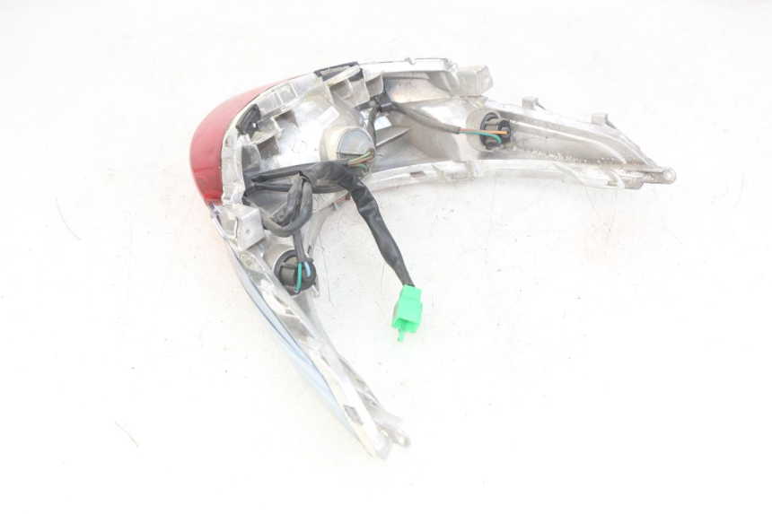 photo de LUZ TRASERA KYMCO AGILITY 16+ 4T 50 (2018 - 2023) - Detalles de los puntos de fijación