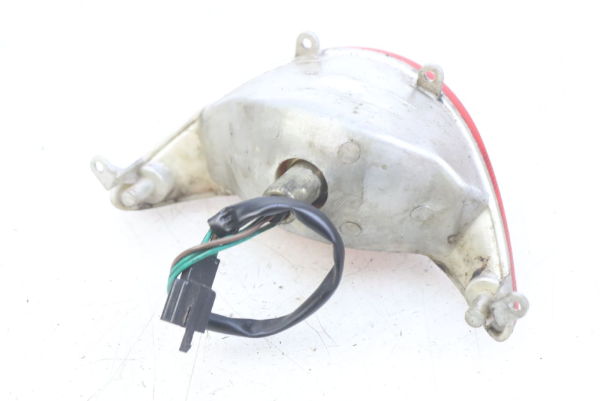 photo de LUZ TRASERA KYMCO AGILITY 4T 50 (2005 - 2018) - Detalles de los puntos de fijación