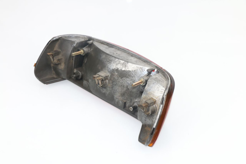 photo de LUZ TRASERA APRILIA AMICO 50 (1992 - 1995) - Detalles de los puntos de fijación